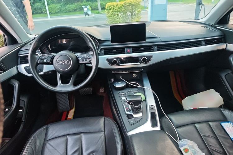 Used Audi A4L 2019 40 TFSI Fashion Edition China VI Emission Standard Center Console