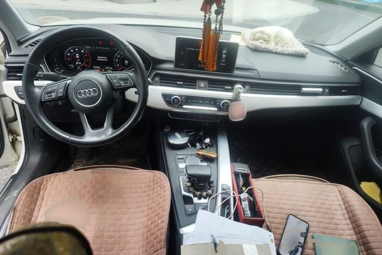 Used Audi A4L 2019 40 TFSI Fashion Edition China VI Emission Standard Center Console