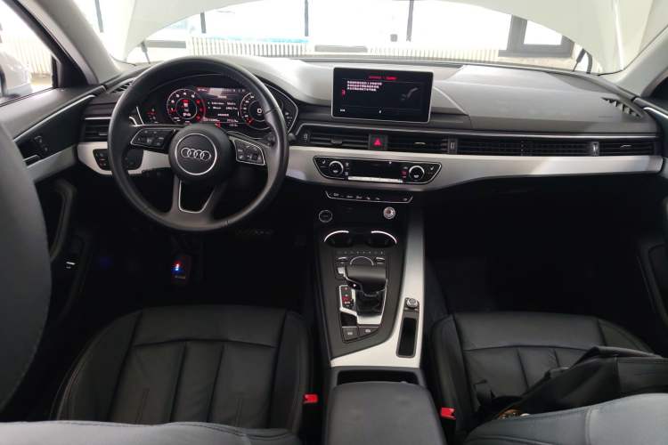 Used Audi A4L 2019 40 TFSI Fashion Edition China VI Emission Standard Center Console