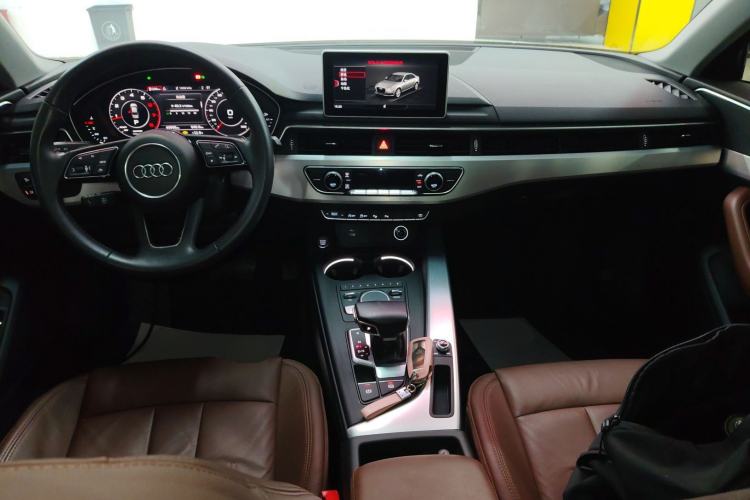 Used Audi A4L 2019 40 TFSI Fashion Edition China VI Emission Standard Center Console