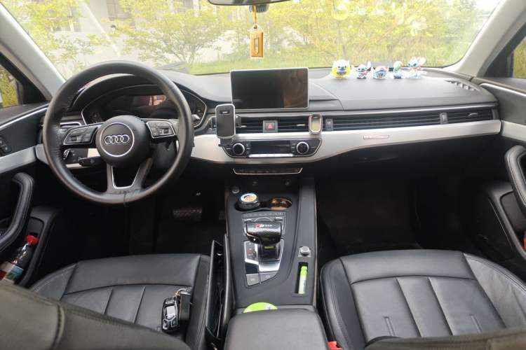 Used Audi A4L 2019 40 TFSI Fashion Edition China VI Emission Standard Center Console
