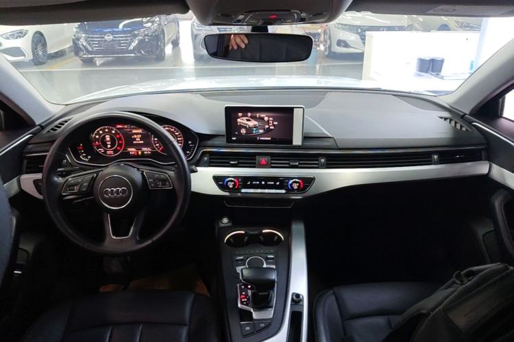 Used Audi A4L 2019 40 TFSI Fashion Edition China VI Emission Standard Center Console