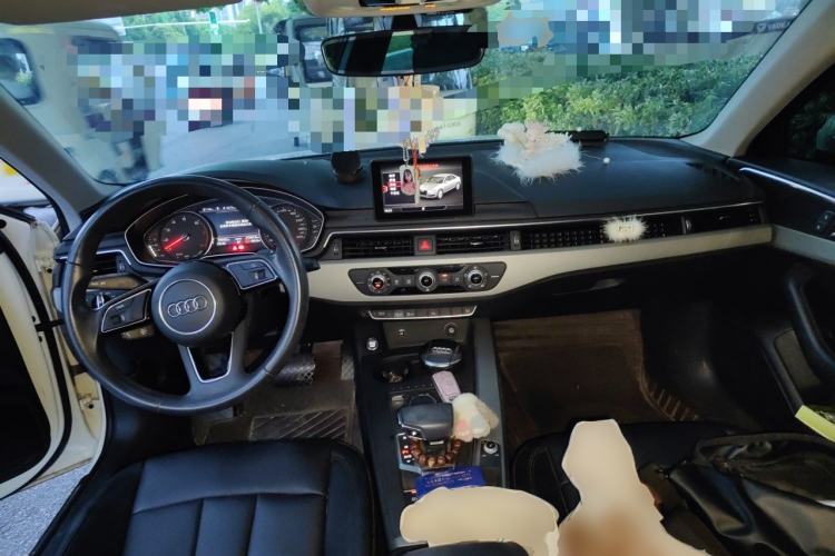 Used Audi A4L 2019 40 TFSI Ambition China VI Center Console