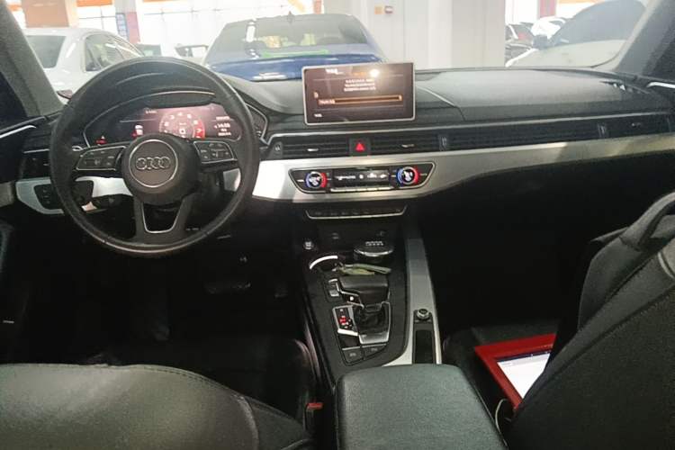 Used Audi A4L 2019 40 TFSI Fashion Edition China VI Emission Standard Center Console