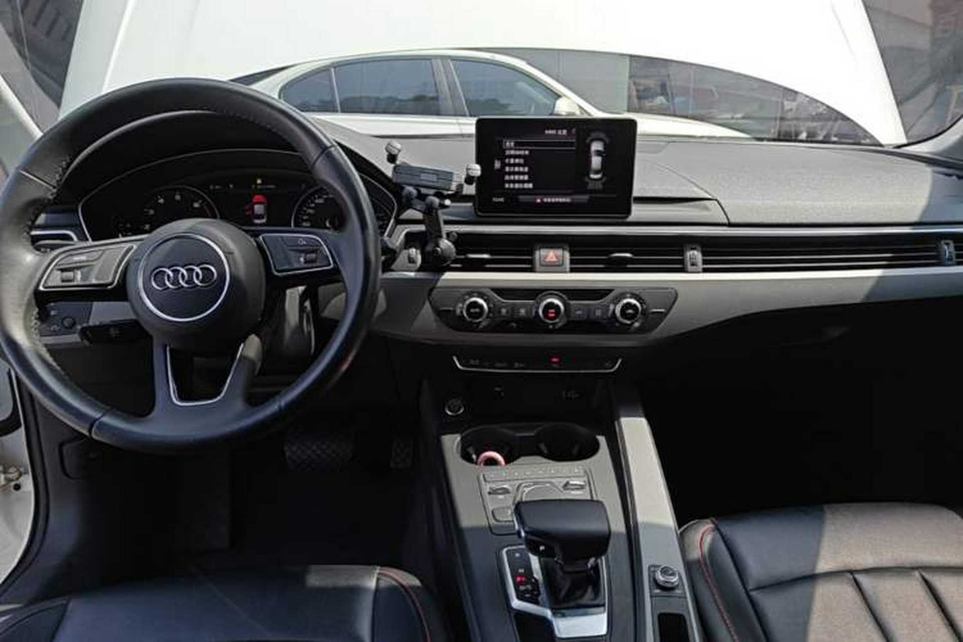 Used Audi A4L 2019 40 TFSI Ambition China VI Center Console