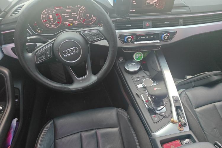 Used Audi A4L 2019 40 TFSI Fashion Version China V Center Console