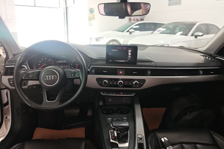 Used Audi A4L 2019 40 TFSI Ambition China VI Center Console