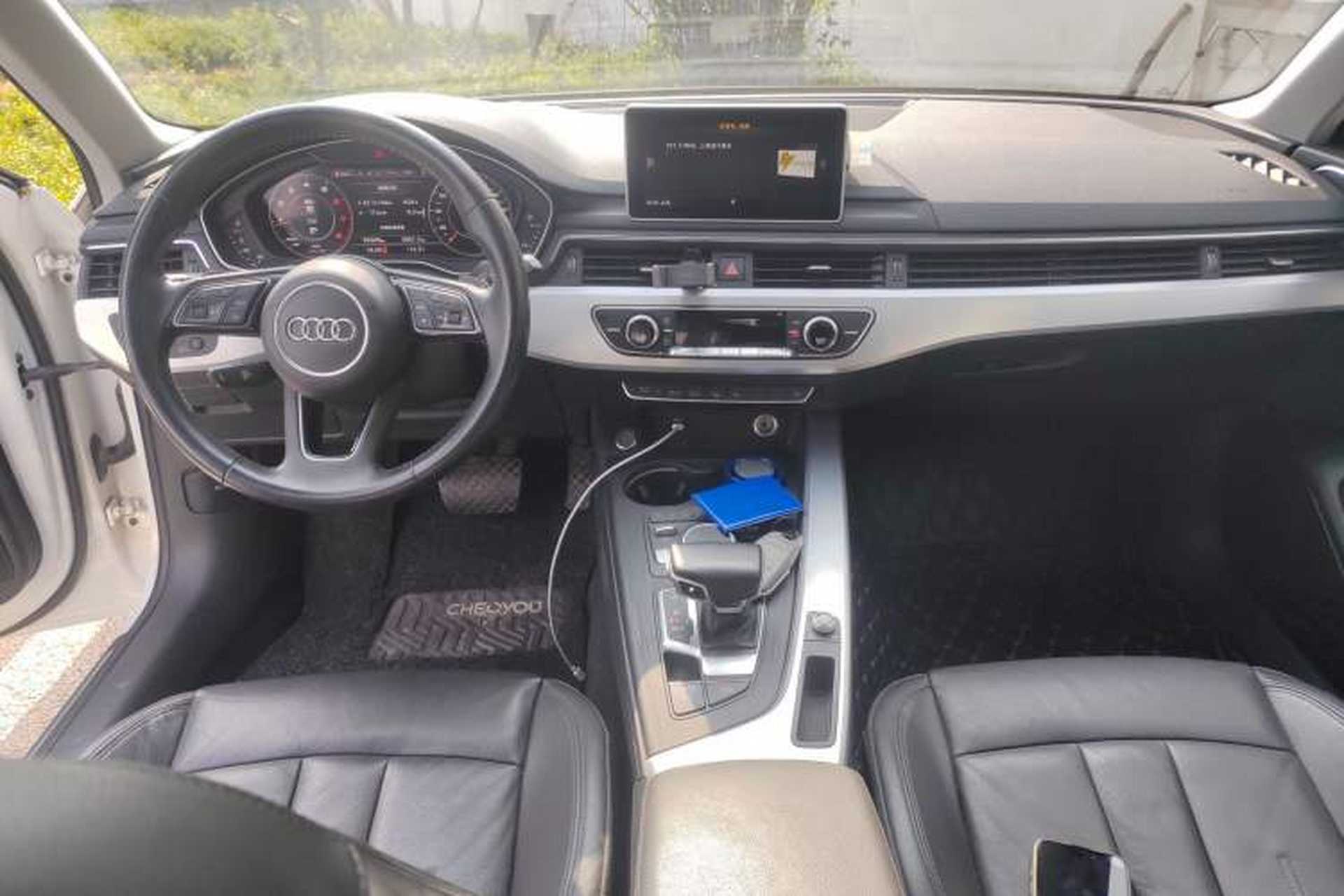Used Audi A4L 2019 40 TFSI Fashion Edition China VI Emission Standard Center Console