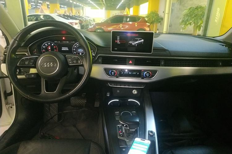 Used Audi A4L 2019 40 TFSI Fashion Edition China VI Emission Standard Center Console