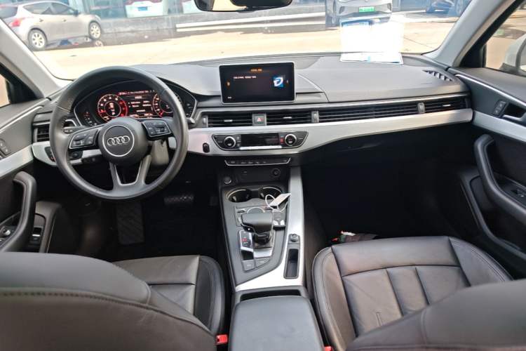 Used Audi A4L 2019 40 TFSI Fashion Edition China VI Emission Standard Center Console