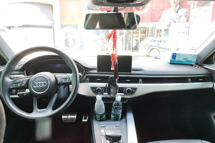 Used Audi A4L 2019 40 TFSI Fashion Edition China VI Emission Standard Center Console