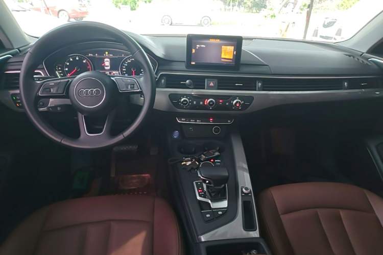 Used Audi A4L 2019 40 TFSI Ambition China VI Center Console