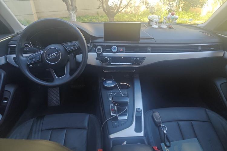 Used Audi A4L 2019 40 TFSI Fashion Version China V Center Console