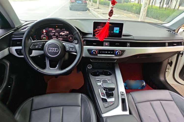 Used Audi A4L 2019 40 TFSI Fashion Edition China VI Emission Standard Center Console