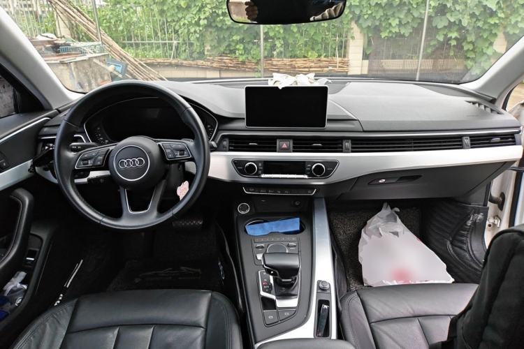 Used Audi A4L 2019 40 TFSI Fashion Edition China VI Emission Standard Center Console