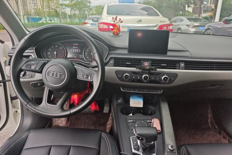 Used Audi A4L 2019 40 TFSI Ambition China VI Center Console