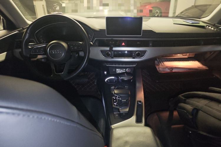 Used Audi A4L 2019 40 TFSI Fashion Edition China VI Emission Standard Center Console