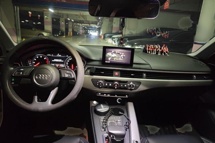 Used Audi A4L 2019 40 TFSI Ambition Version China V Center Console