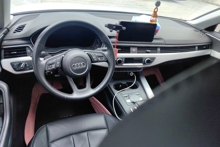 Used Audi A4L 2019 40 TFSI Fashion Edition China VI Emission Standard Center Console
