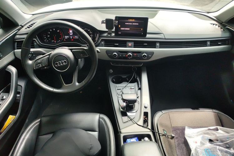 Used Audi A4L 2019 40 TFSI Ambition China VI Center Console