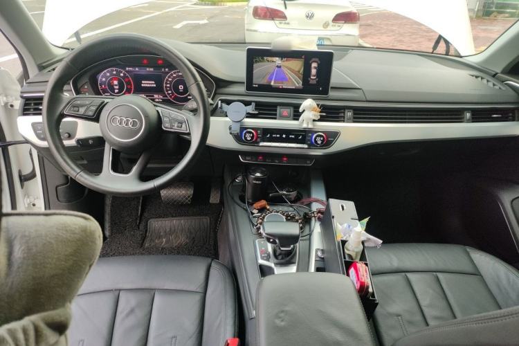 Used Audi A4L 2019 40 TFSI Fashion Edition China VI Emission Standard Center Console