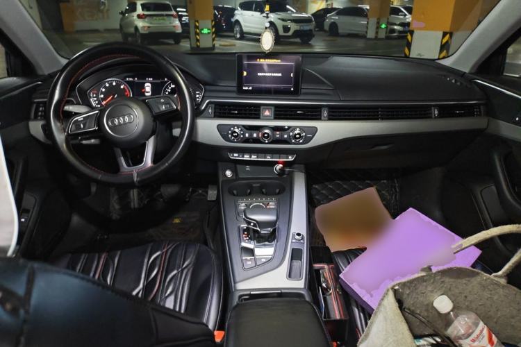 Used Audi A4L 2019 40 TFSI Ambition China VI Center Console