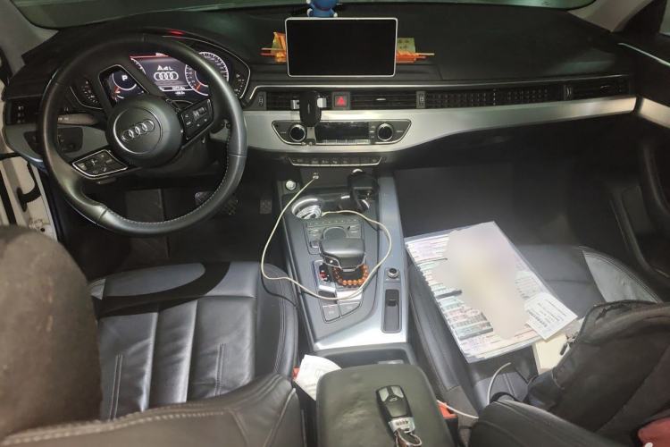 Used Audi A4L 2019 40 TFSI Fashion Edition China VI Emission Standard Center Console
