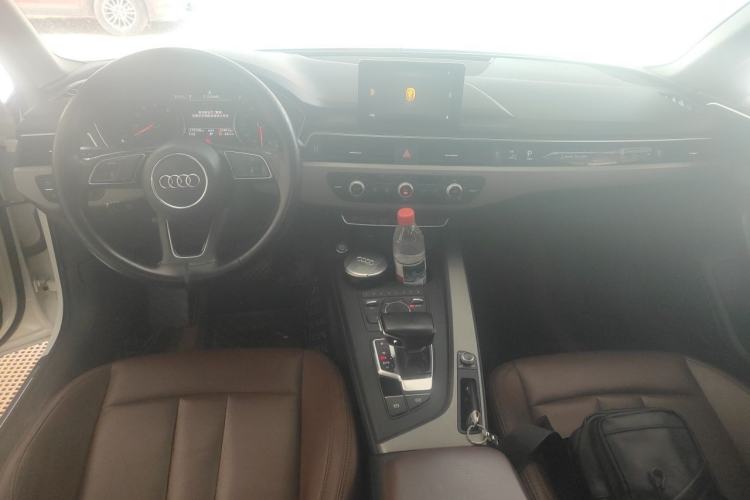 Used Audi A4L 2019 40 TFSI Ambition China VI Center Console