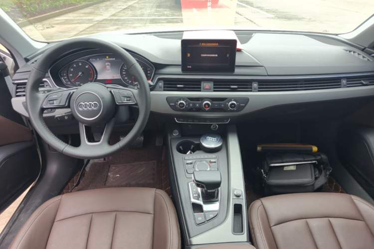 Used Audi A4L 2019 40 TFSI Ambition China VI Center Console