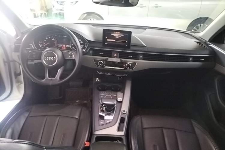 Used Audi A4L 2019 40 TFSI Ambition China VI Center Console