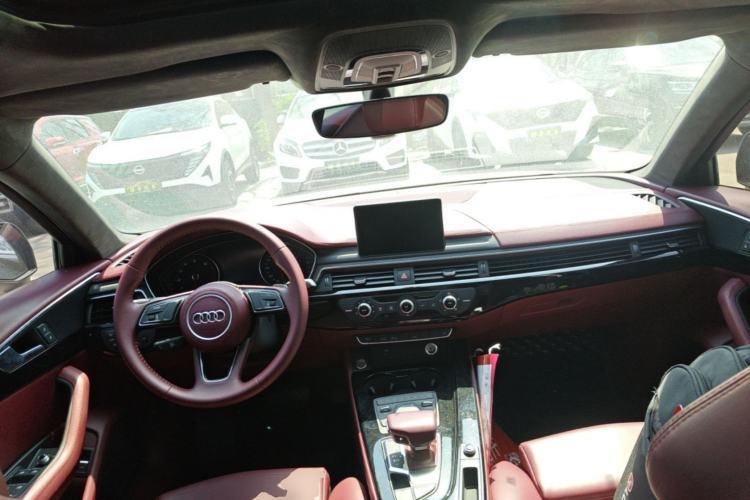 Used Audi A4L 2019 40 TFSI Ambition China VI Center Console