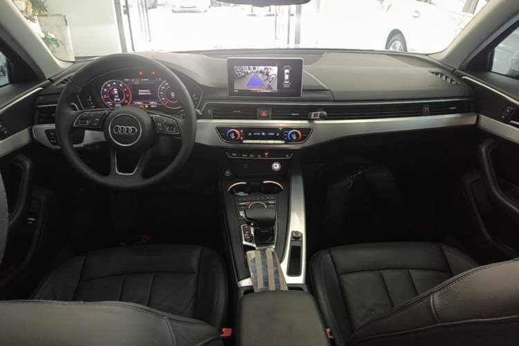 Used Audi A4L 2019 40 TFSI Fashion Edition China VI Emission Standard Center Console
