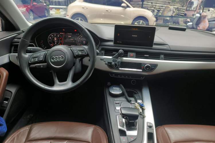 Used Audi A4L 2019 40 TFSI Fashion Edition China VI Emission Standard Center Console