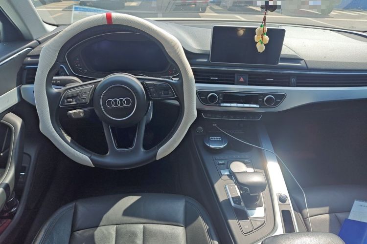 Used Audi A4L 2019 40 TFSI Fashion Edition China VI Emission Standard Center Console