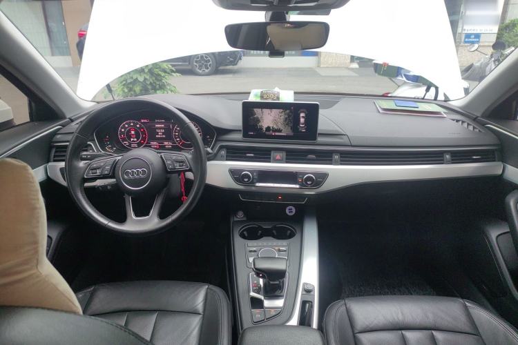 Used Audi A4L 2019 40 TFSI Fashion Edition China VI Emission Standard Center Console
