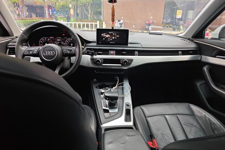 Used Audi A4L 2019 40 TFSI Fashion Edition China VI Emission Standard Center Console