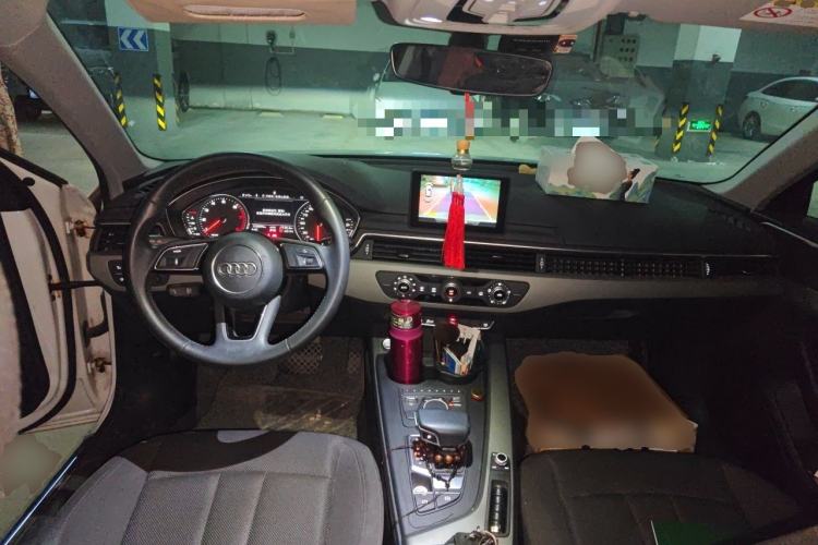 Used Audi A4L 2019 40 TFSI Ambition China VI Center Console
