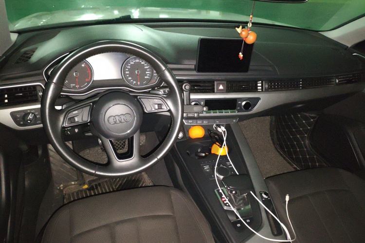 Used Audi A4L 2019 40 TFSI Ambition China VI Center Console