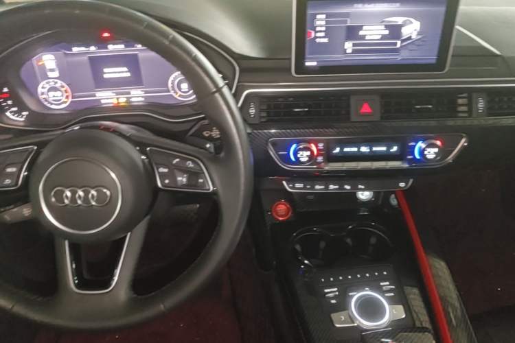 Used Audi A4L 2019 40 TFSI Fashion Edition China VI Emission Standard Center Console