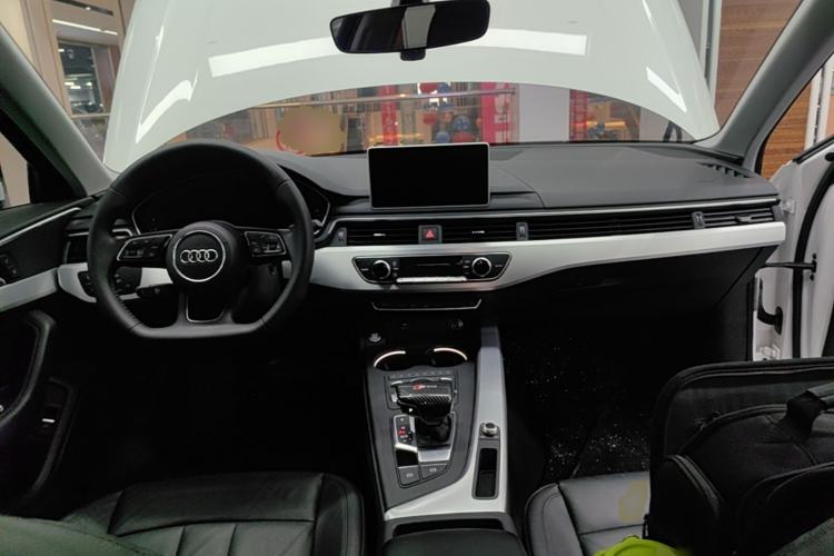 Used Audi A4L 2019 40 TFSI Fashion Edition China VI Emission Standard Center Console
