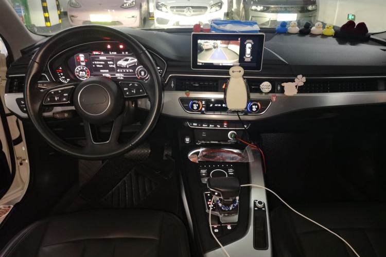 Used Audi A4L 2019 40 TFSI Fashion Edition China VI Emission Standard Center Console