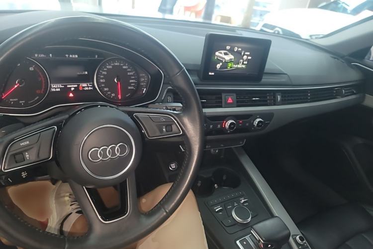 Used Audi A4L 2019 40 TFSI Ambition China VI Center Console