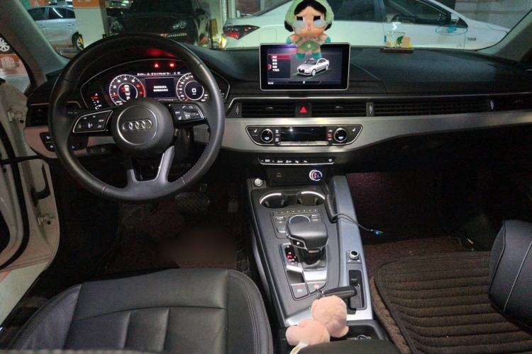 Used Audi A4L 2019 40 TFSI Fashion Edition China VI Emission Standard Center Console