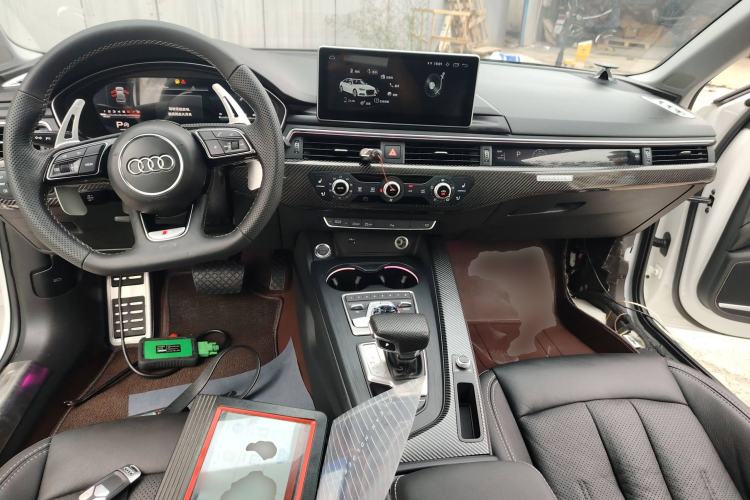 Used Audi A4L 2019 40 TFSI Ambition China VI Center Console