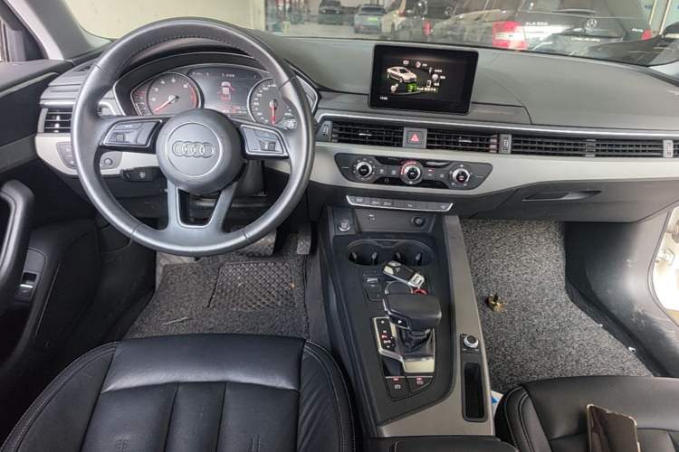 Used Audi A4L 2019 40 TFSI Ambition China VI Center Console