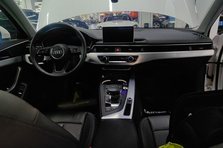 Used Audi A4L 2019 40 TFSI Fashion Edition China VI Emission Standard Center Console