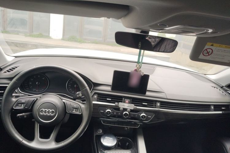 Used Audi A4L 2019 40 TFSI Ambition China VI Center Console