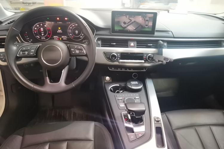 Used Audi A4L 2019 40 TFSI Fashion Edition China VI Emission Standard Center Console