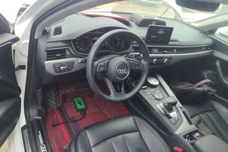 Used Audi A4L 2019 40 TFSI Ambition China VI Center Console