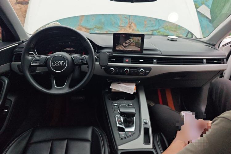 Used Audi A4L 2019 40 TFSI Ambition China VI Center Console